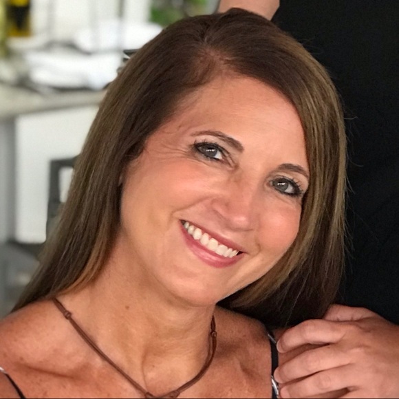 Meet your Posher, Karen - Picture 1 of 2